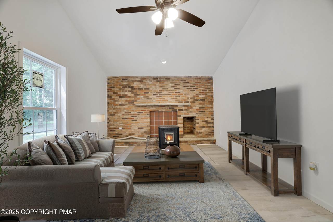 https://bt-photos.global.ssl.fastly.net/pocono/1280_boomver_1_PM-142386-2.jpg