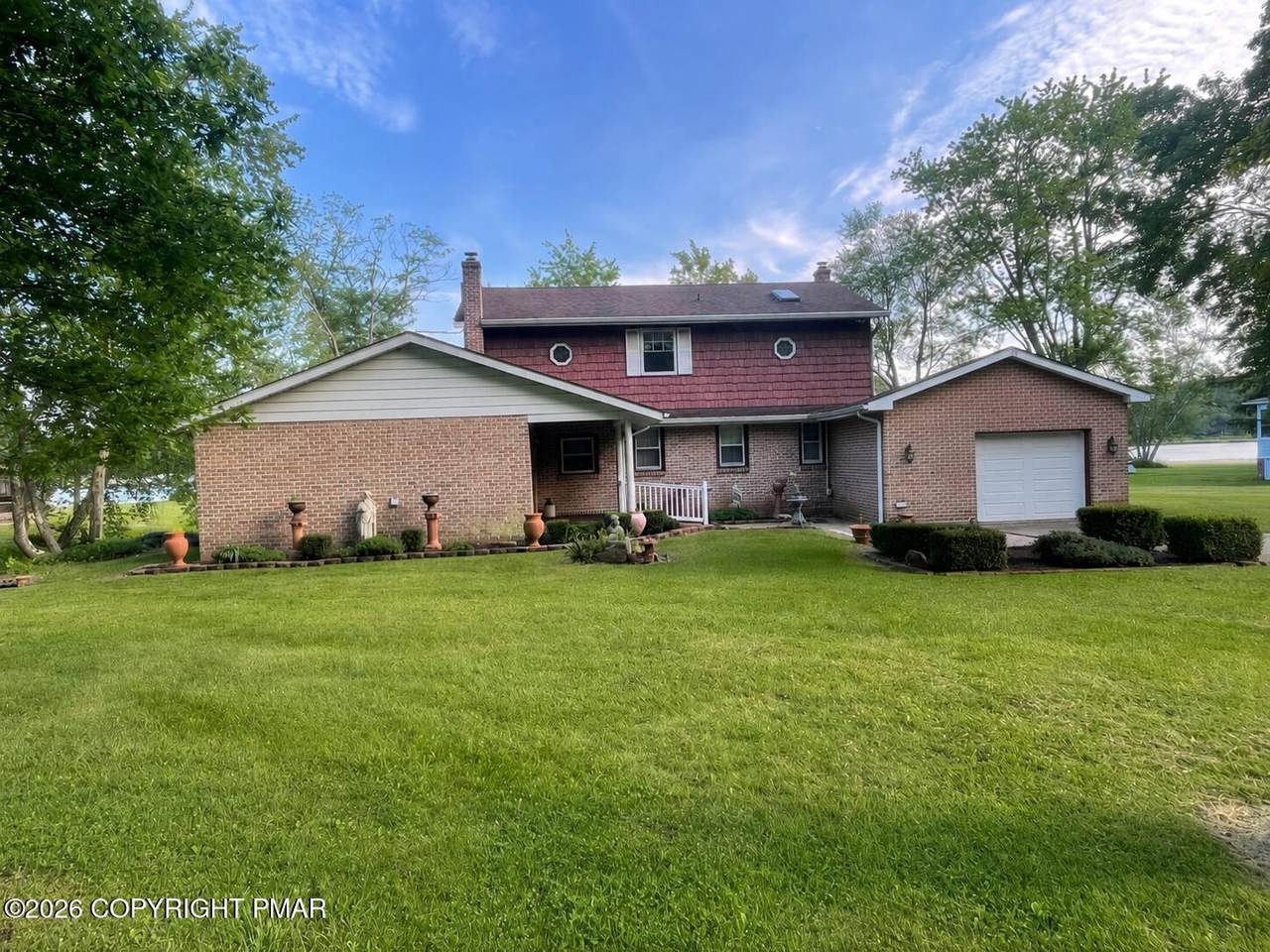 1551 Lakeview Drive - Photo 1