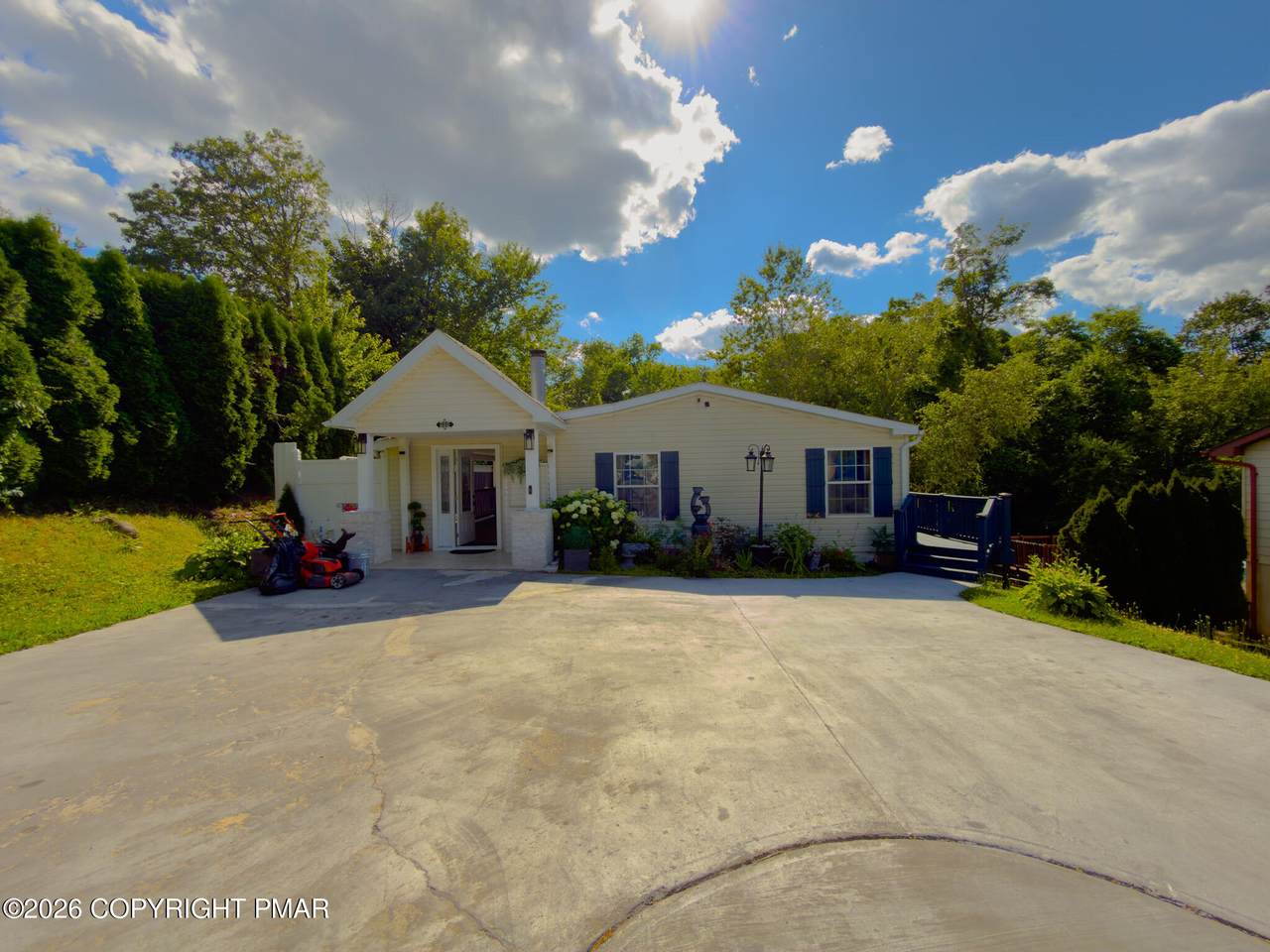 890 Seybert Street - Photo 1