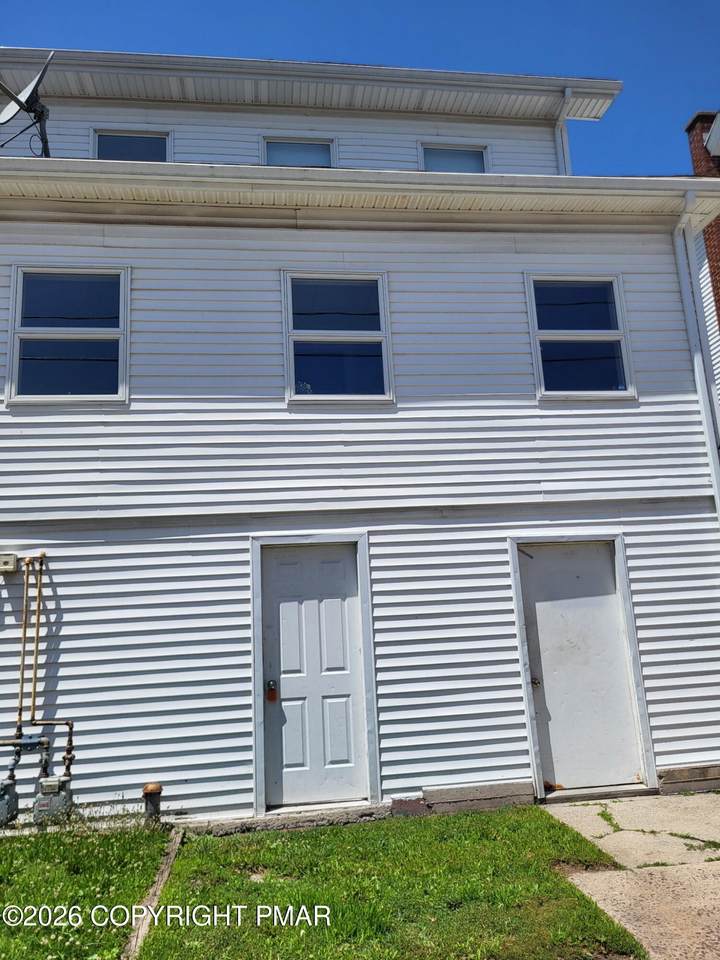 418 Center Avenue - Photo 1