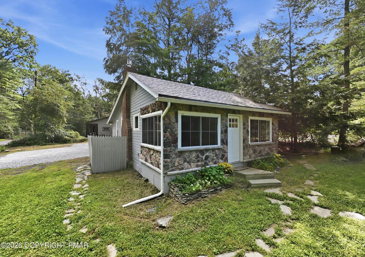 126 West View Circle - Photo 1