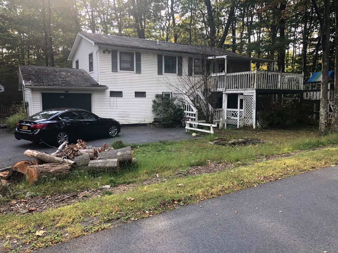 1137 Leslie Way - Photo 1