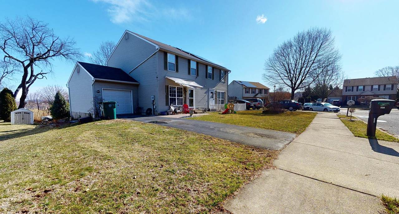 320 Carbon St - Photo 1