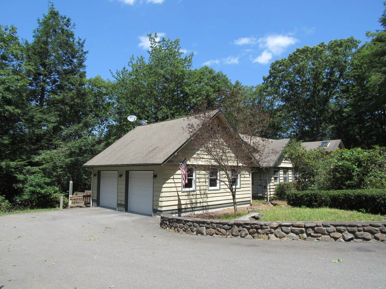 37 Summit Ave - Photo 1