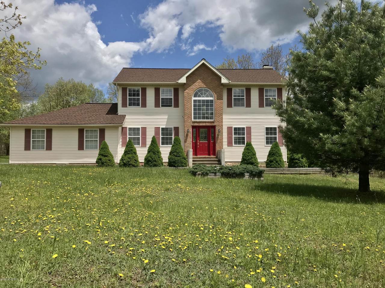 201 Martha Ln - Photo 1