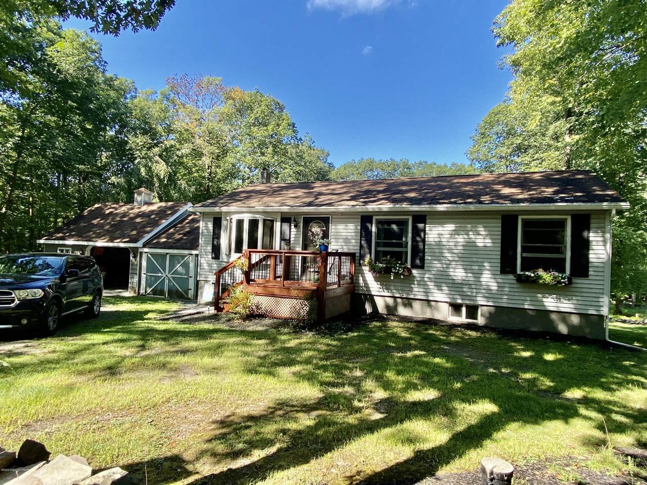425 Schoolhouse Rd - Photo 1