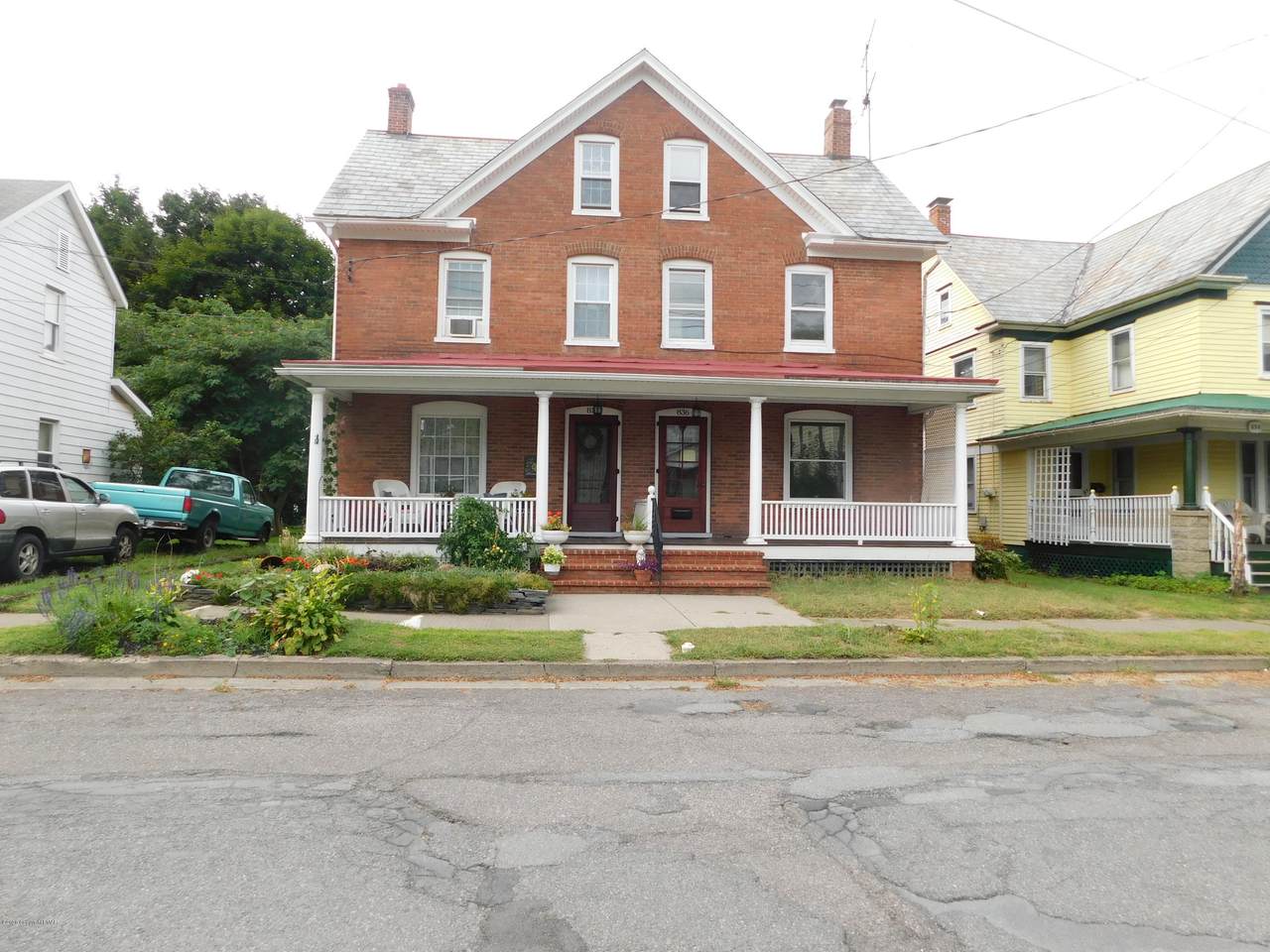 836 Thomas St - Photo 1