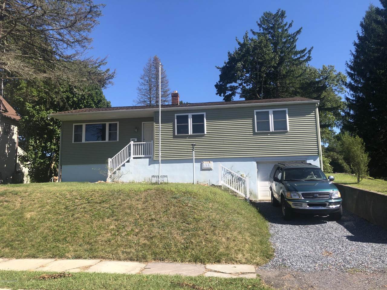 820 Center St - Photo 1
