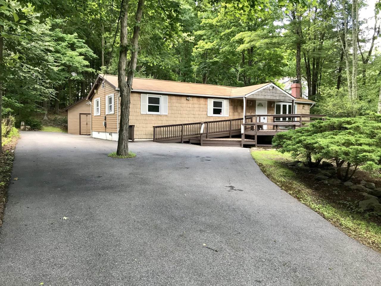 1372 Park Dr - Photo 1