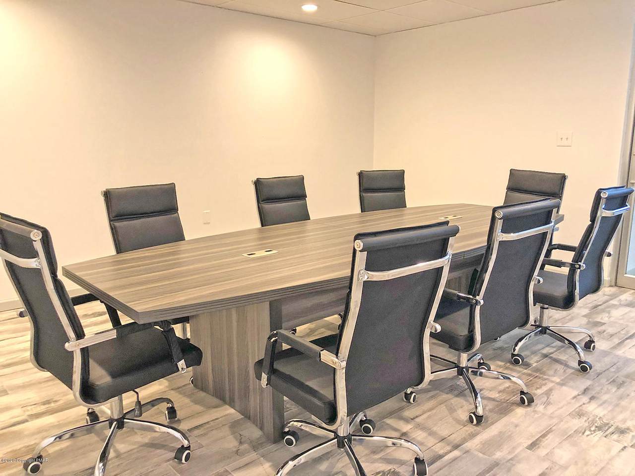 556 Main St, Suite 9 - Photo 1