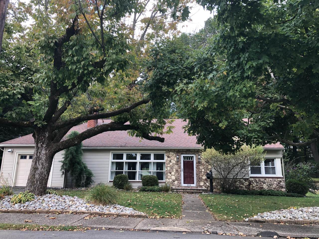 306 Colbert St - Photo 1