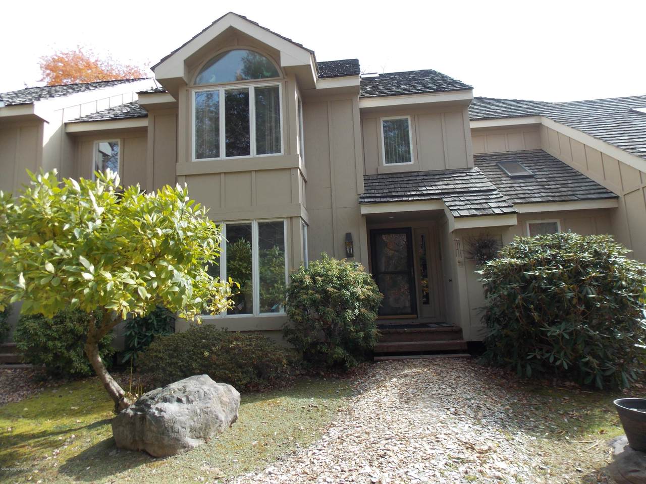 1045 Crestwoods Dr - Photo 1