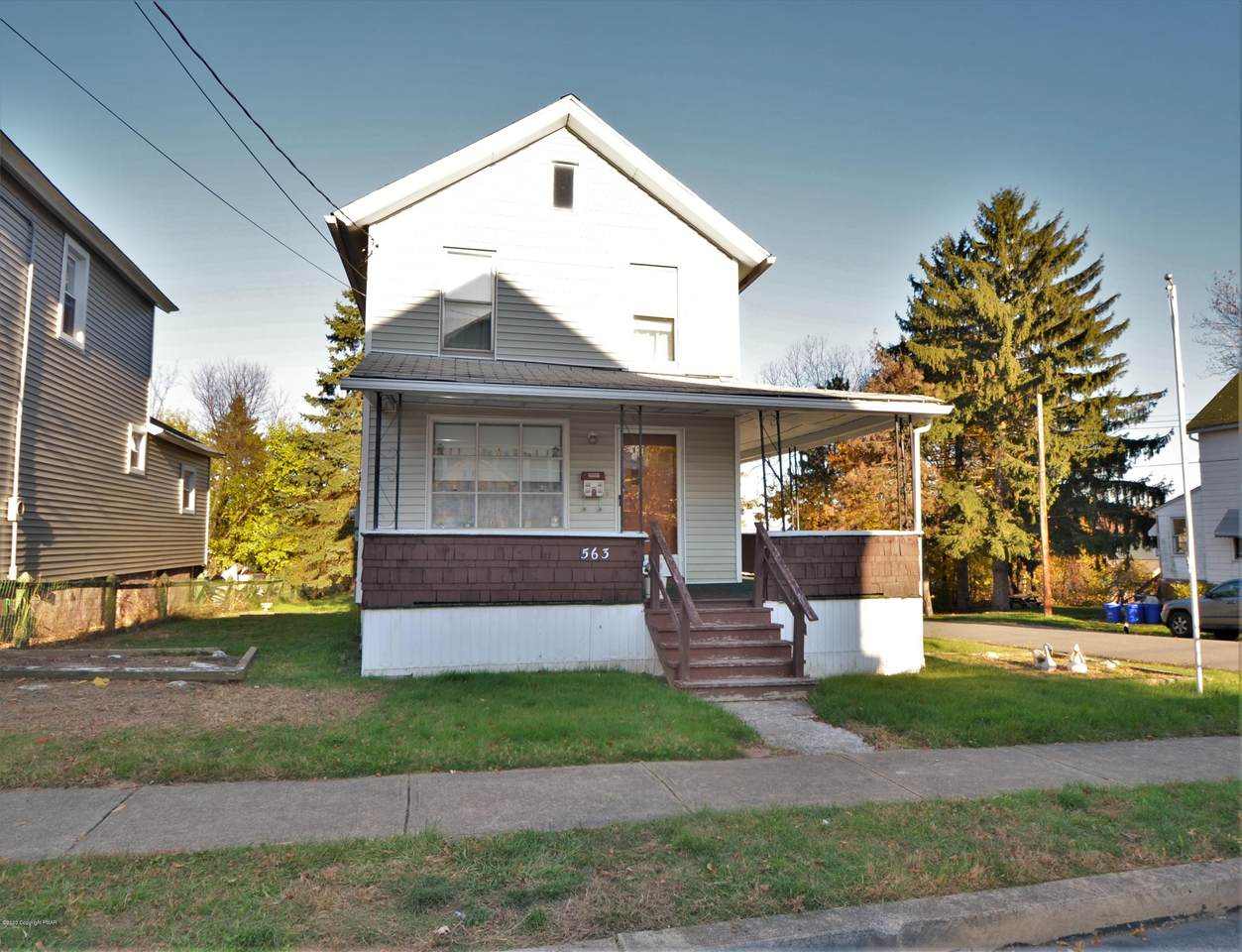 563 Garfield St - Photo 1