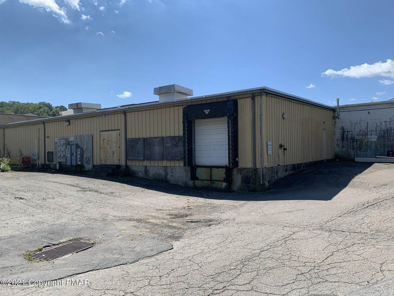 221 Skyline Dr., Warehouse - Photo 1