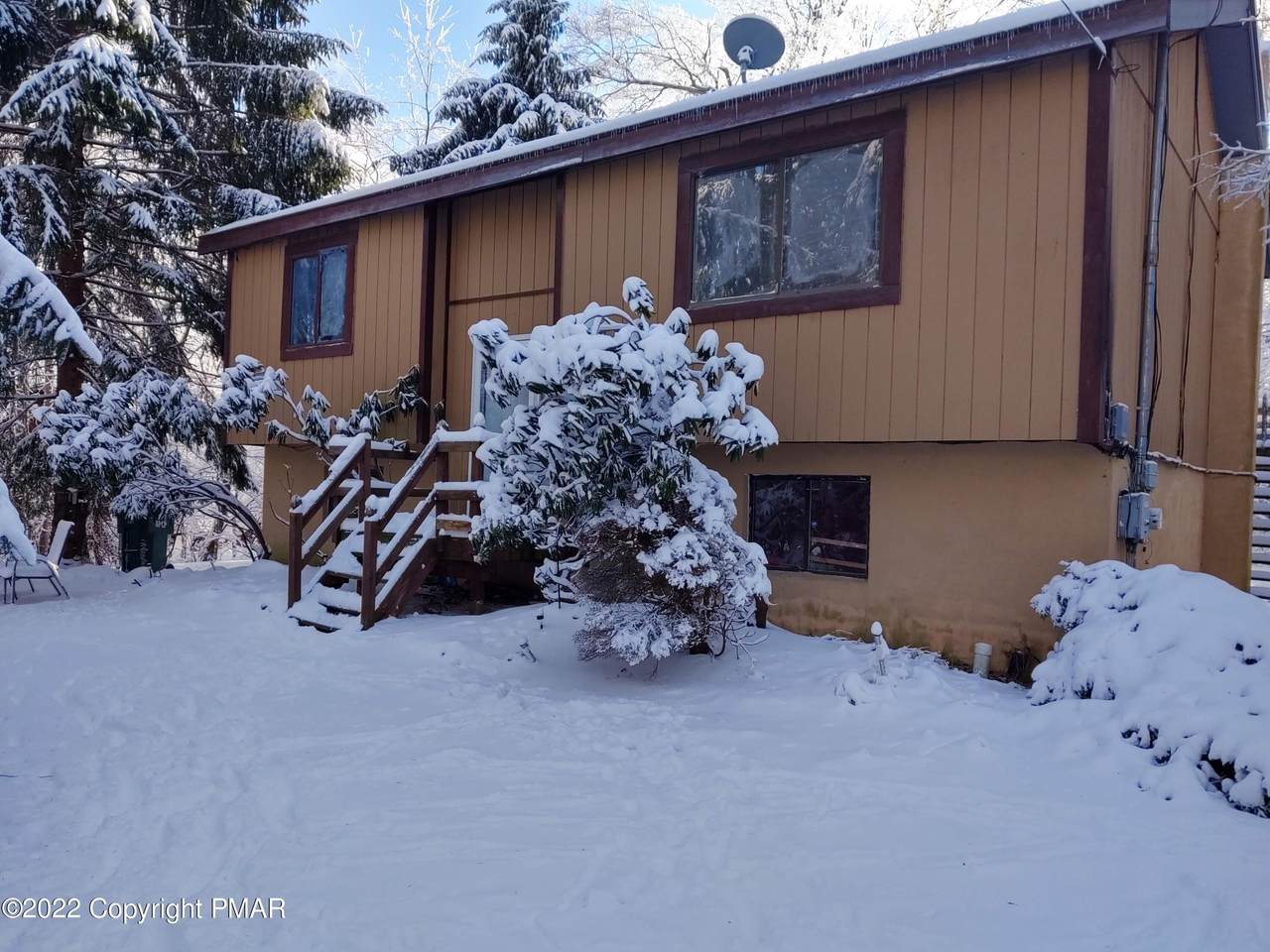 1170 Tree Top Dr - Photo 1