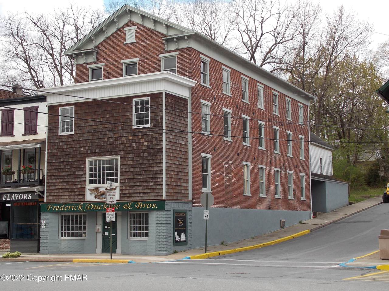 427 Delaware Ave - Photo 1