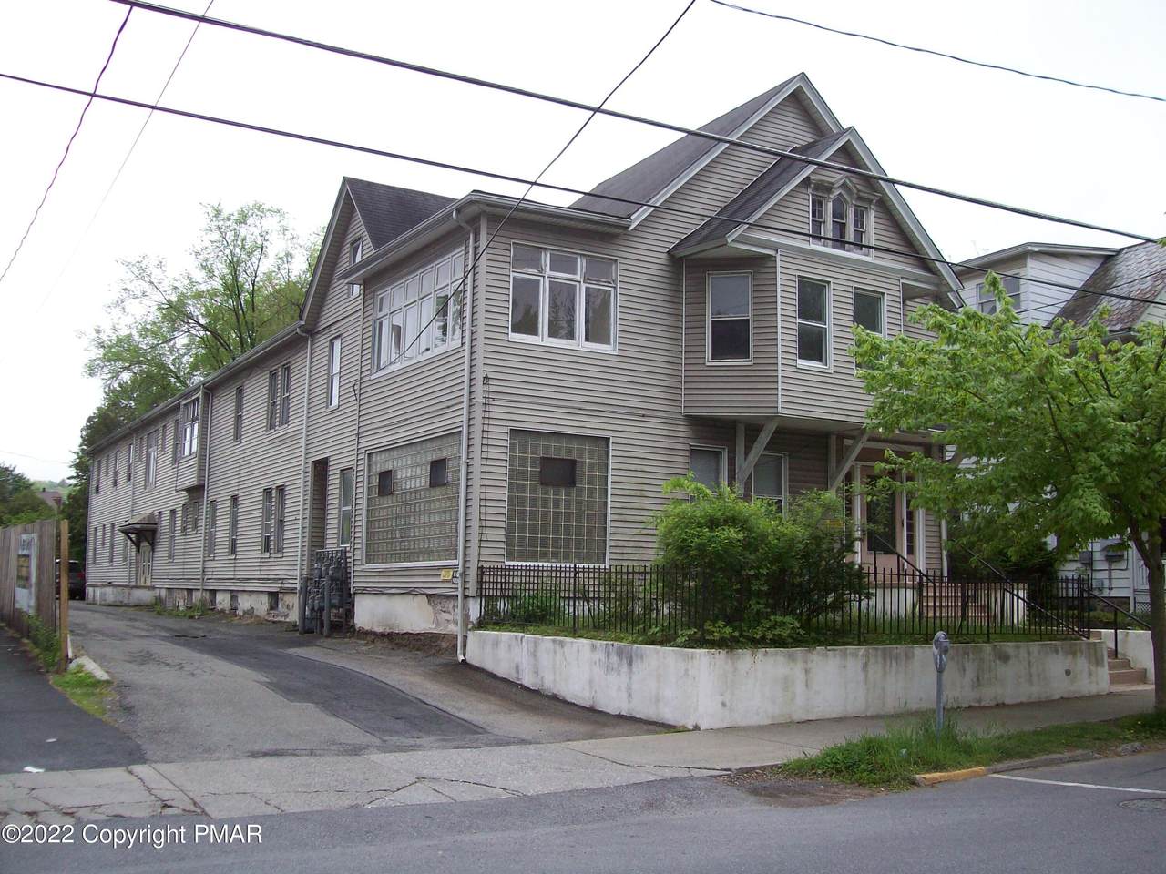 519 Sarah St - Photo 1