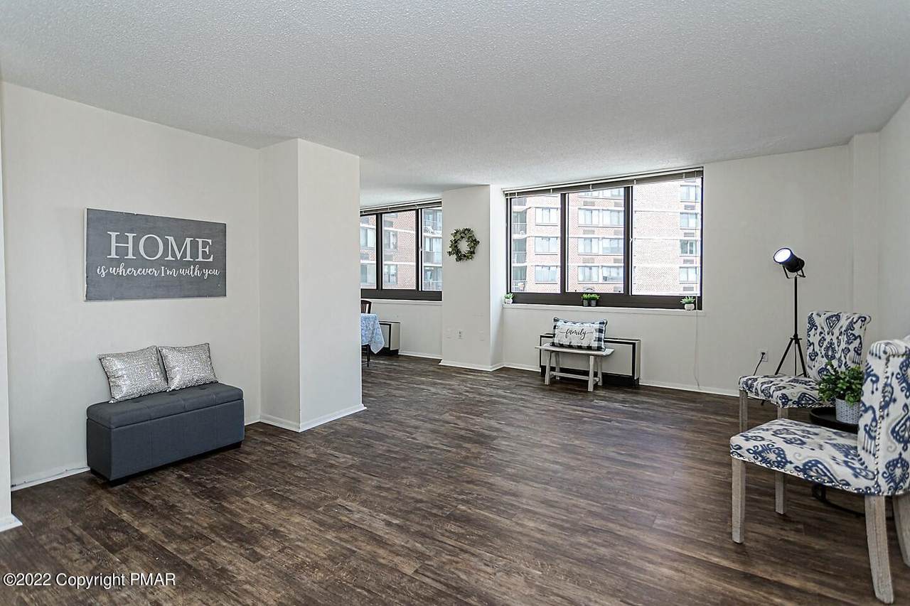 1420 Locust St - Photo 1