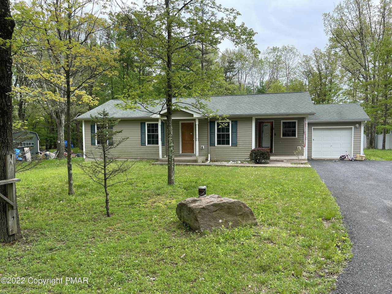1204 Lakeside Dr - Photo 1
