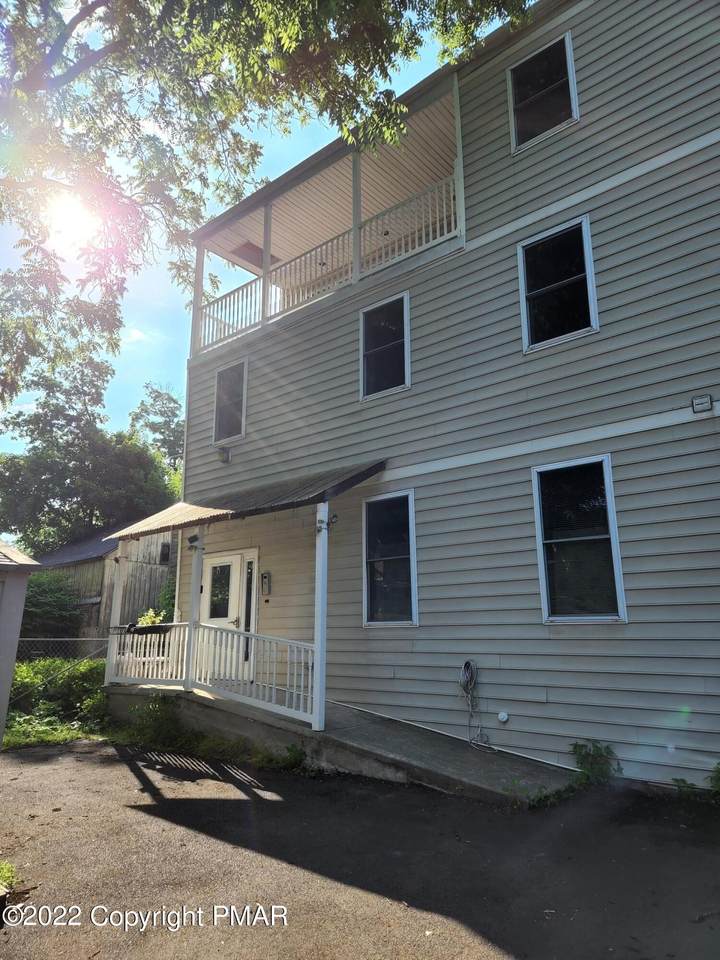 807 Sarah St - Photo 1