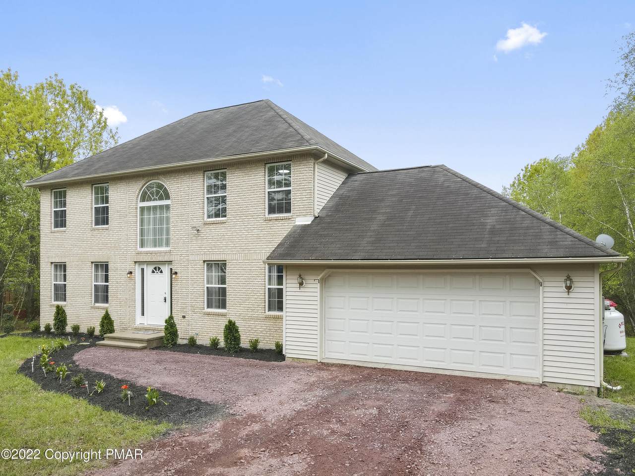 109 Colleen Dr - Photo 1