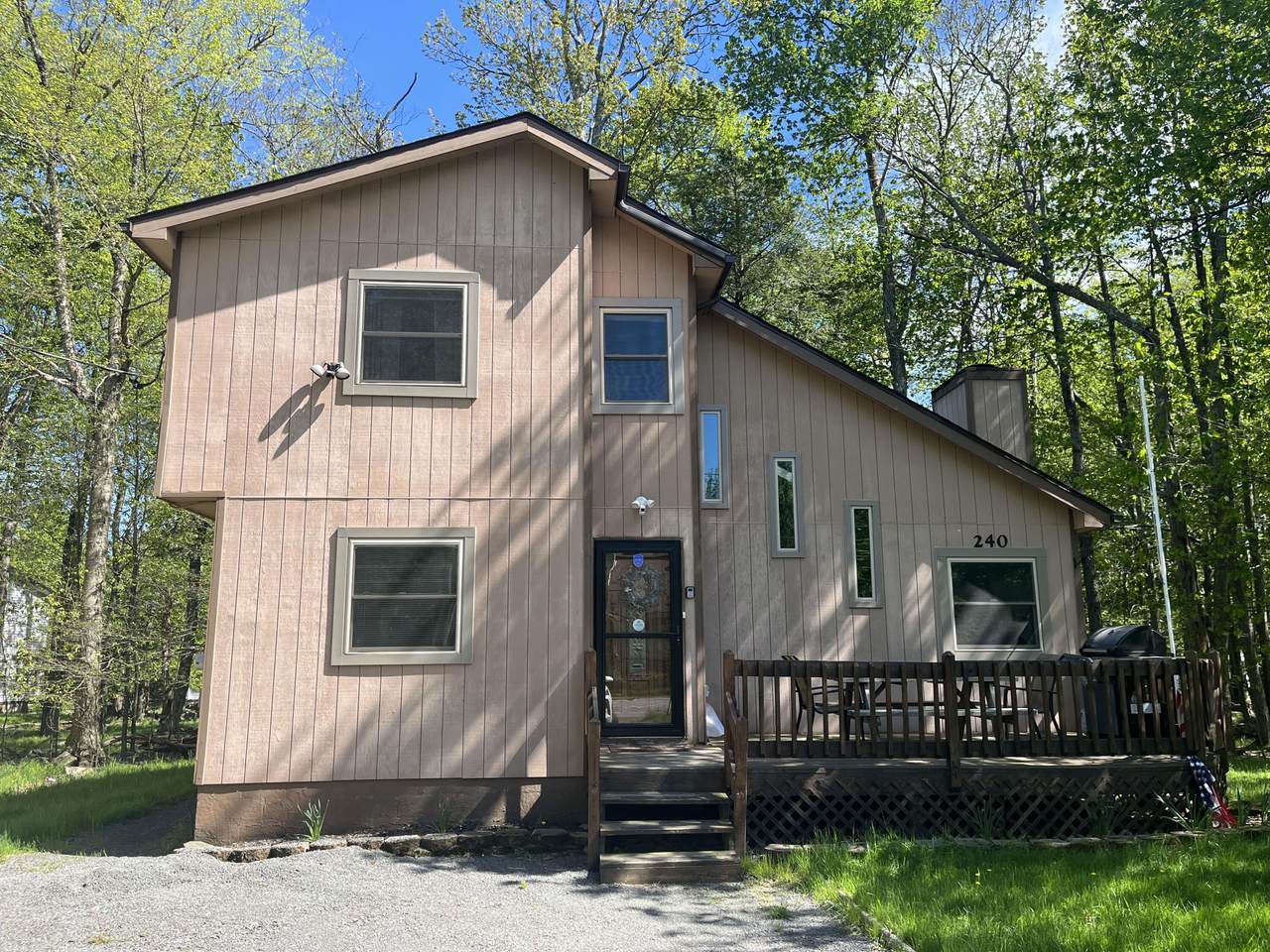 1076 Knollwood Drive - Photo 1