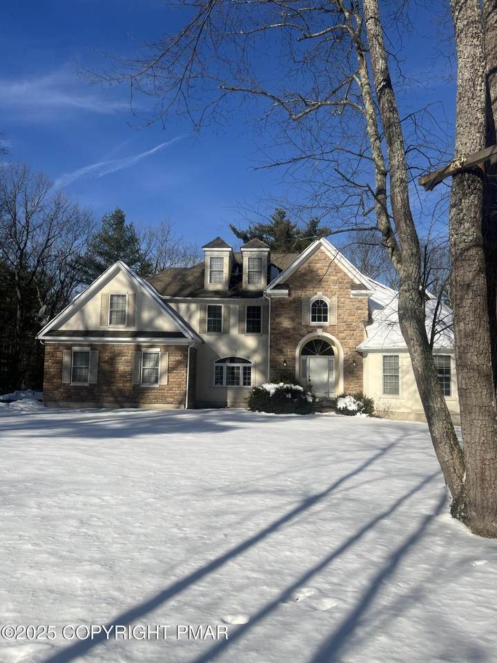 371 Joanne Court - Photo 1