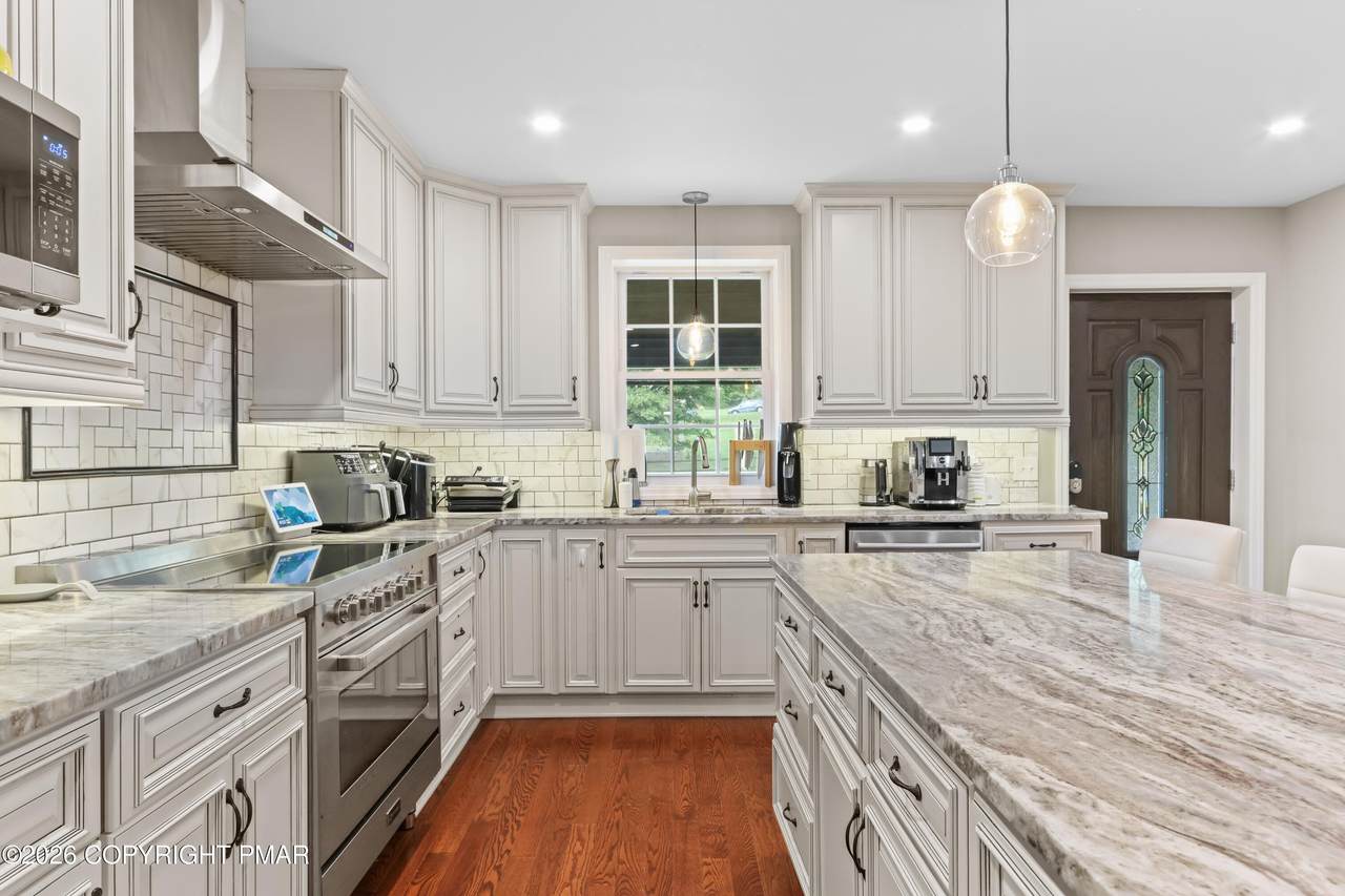 521 Greenview Drive - Photo 1