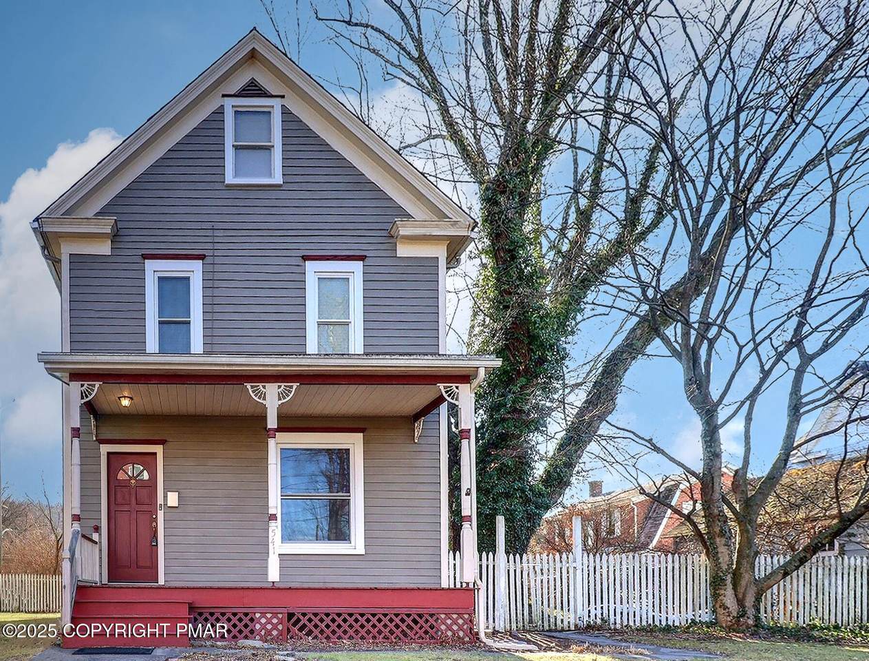 541 Barry Street - Photo 1