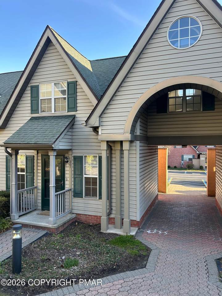 201 Walnut Grove Grove - Photo 1