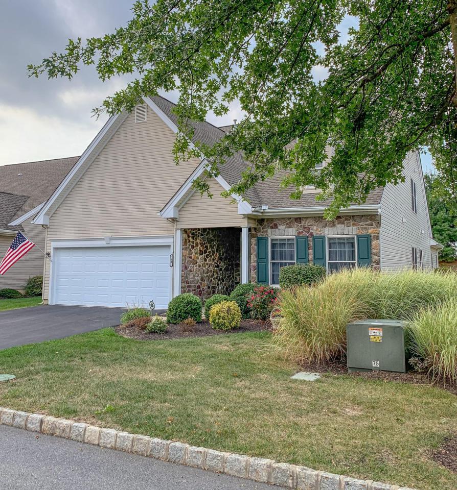 54 Edinburgh Dr - Photo 1