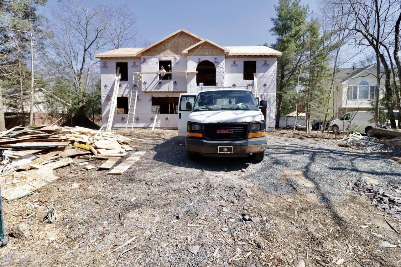 1206 Thunder Ln - Photo 1