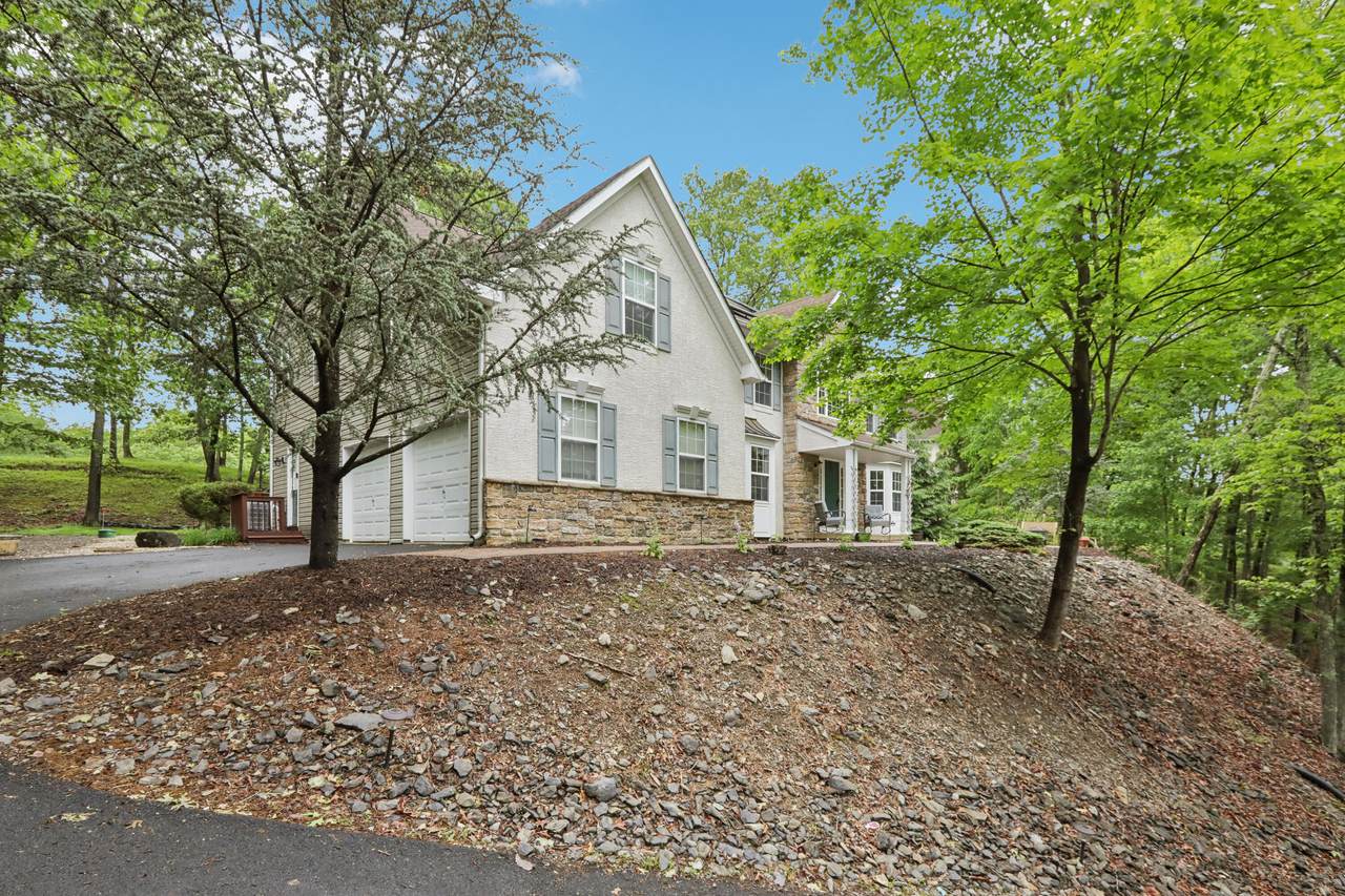 136 Outlook Court - Photo 1