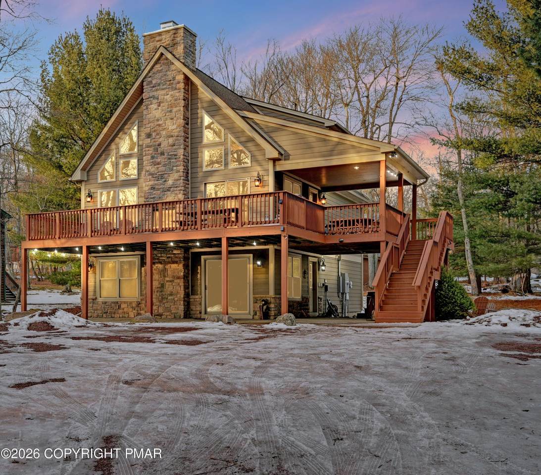 136 Pineknoll Drive - Photo 1