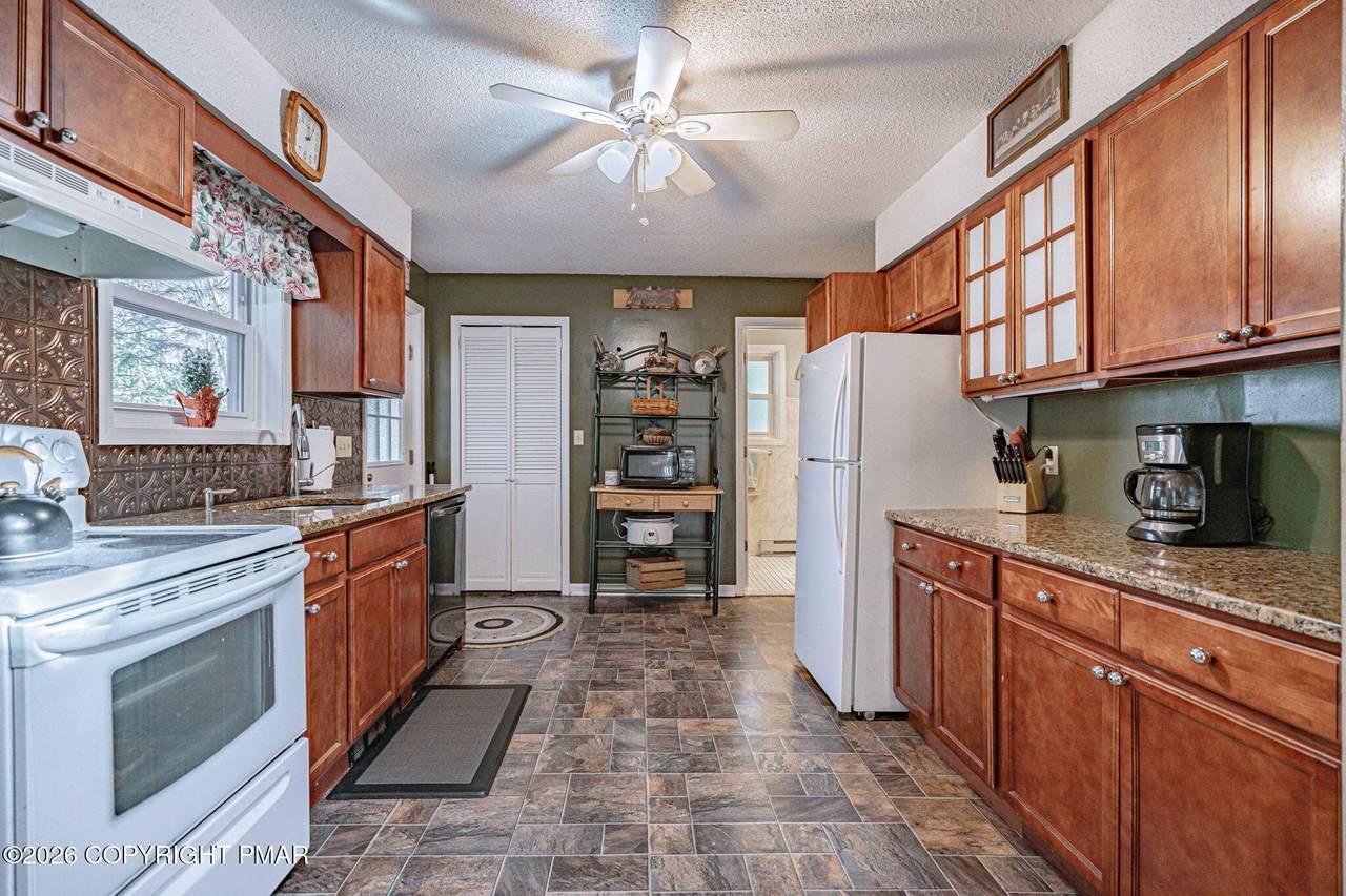 24 Van Doren Mews - Photo 1