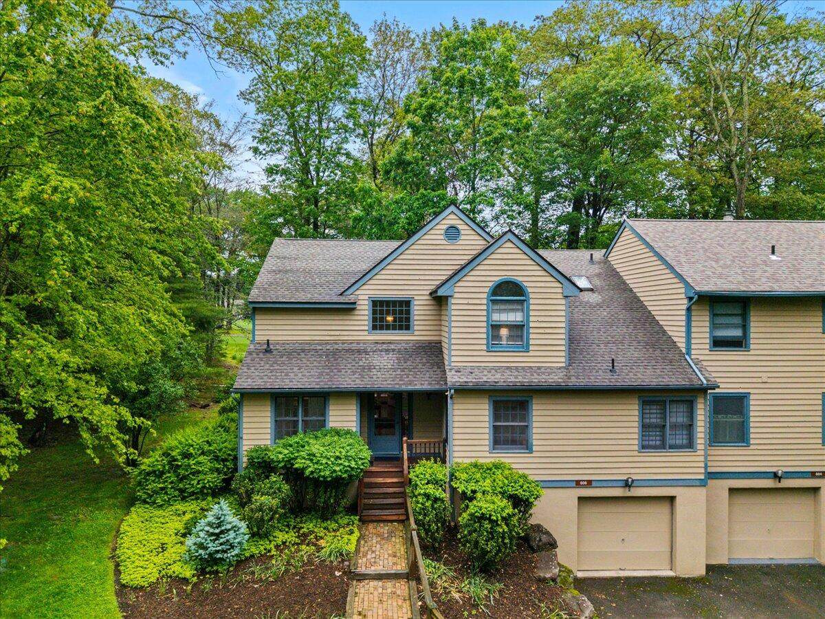 606 Buck Circle - Photo 1