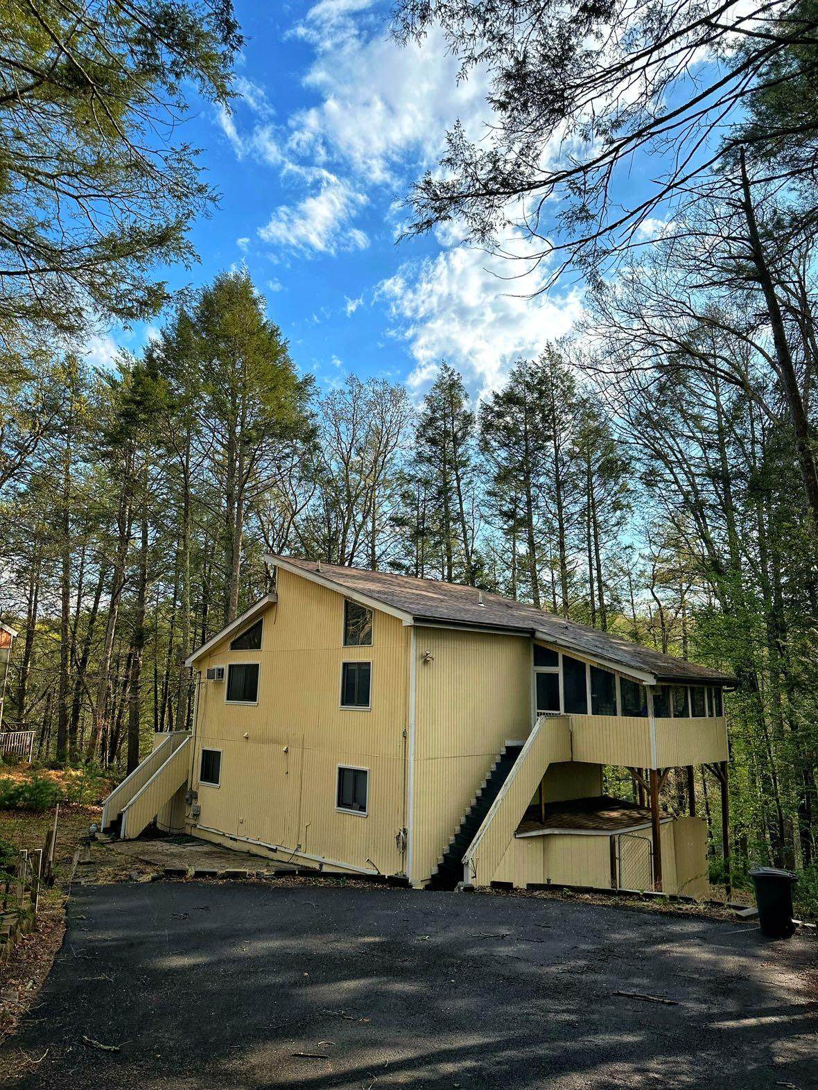 207 Manchester Drive - Photo 1