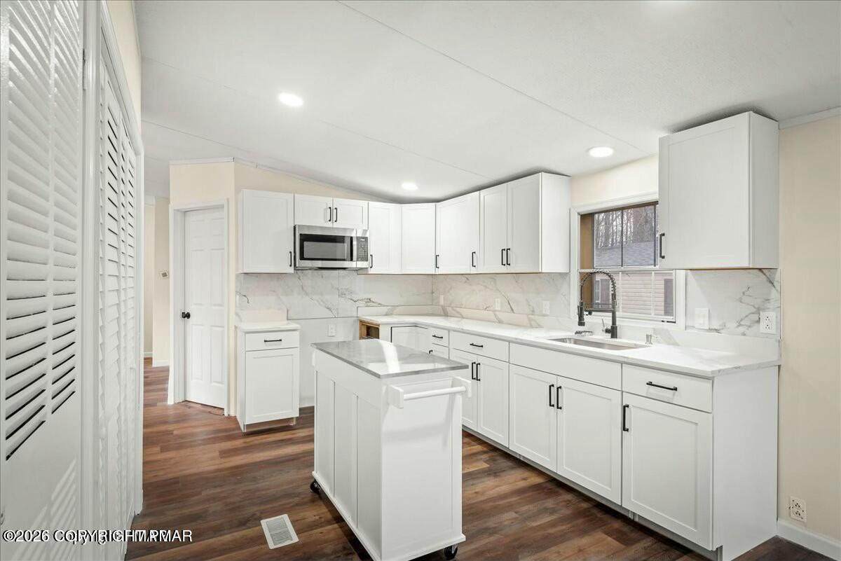 2549 Lynnwood Drive - Photo 1