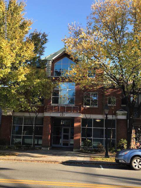 221 Broad St - Photo 1