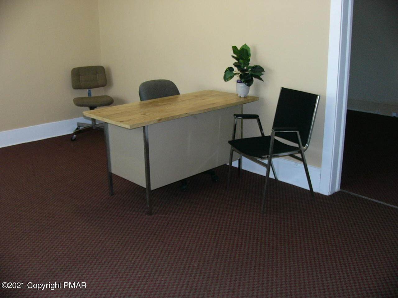 731 Sarah St - Photo 1