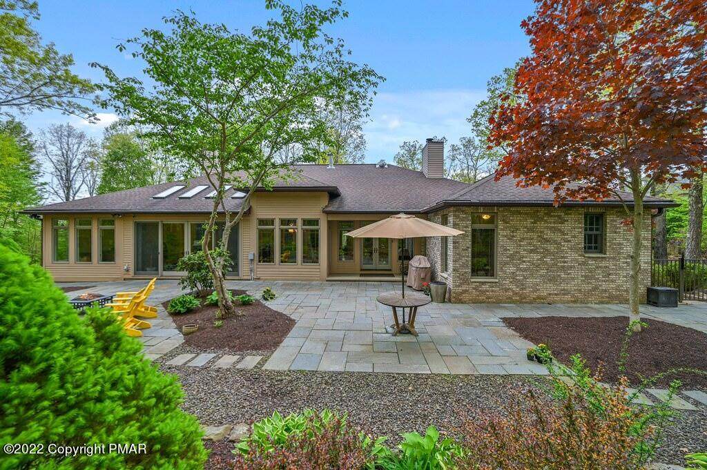 121 Wellington Dr - Photo 1