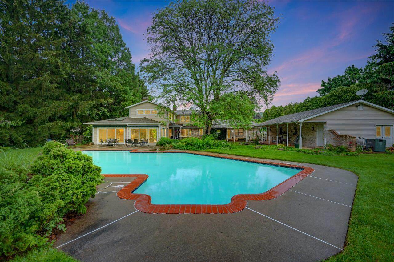 938 Meadow Circle - Photo 1