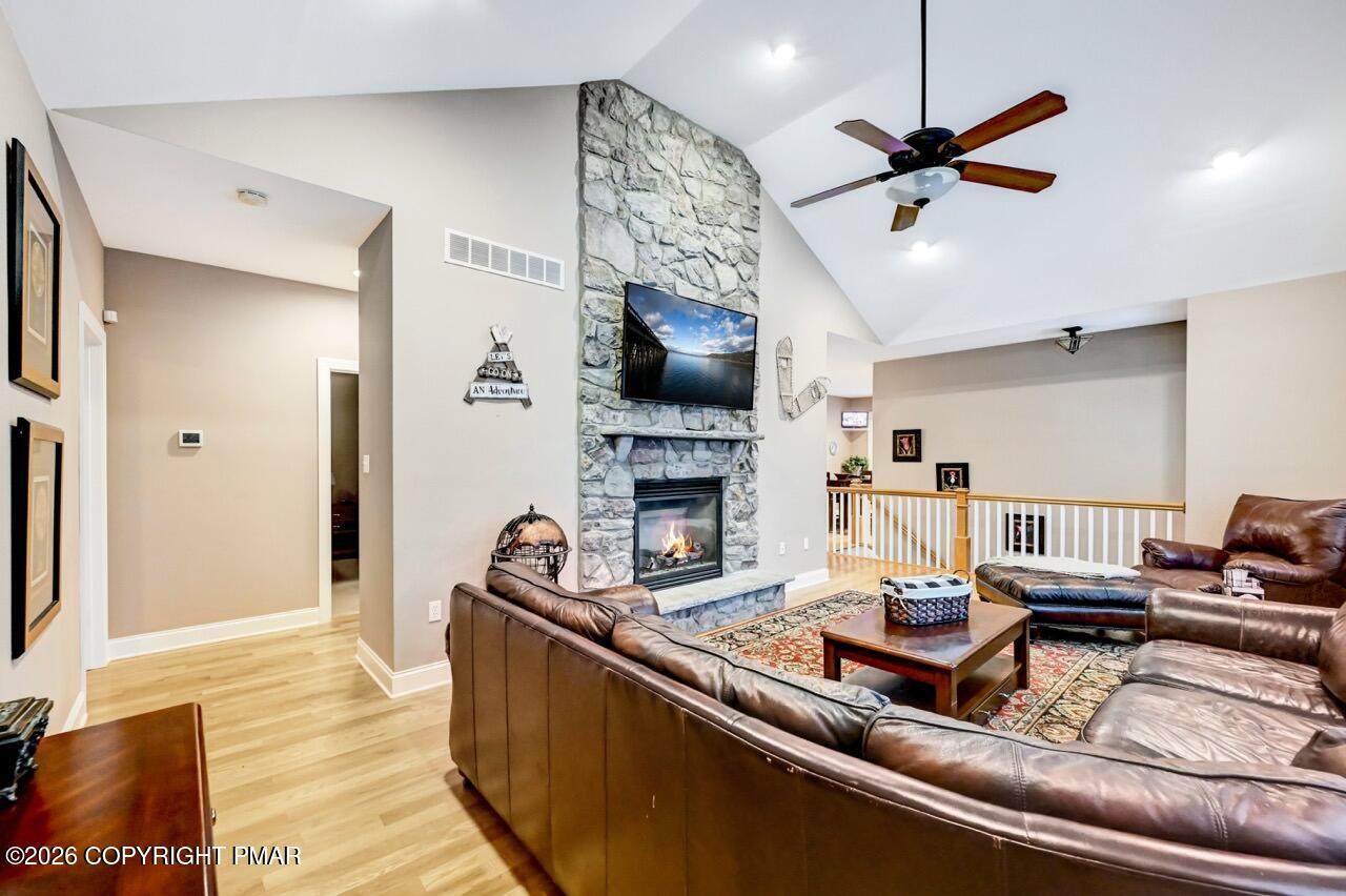 https://bt-photos.global.ssl.fastly.net/pocono/orig_boomver_3_PM-138436-2.jpg