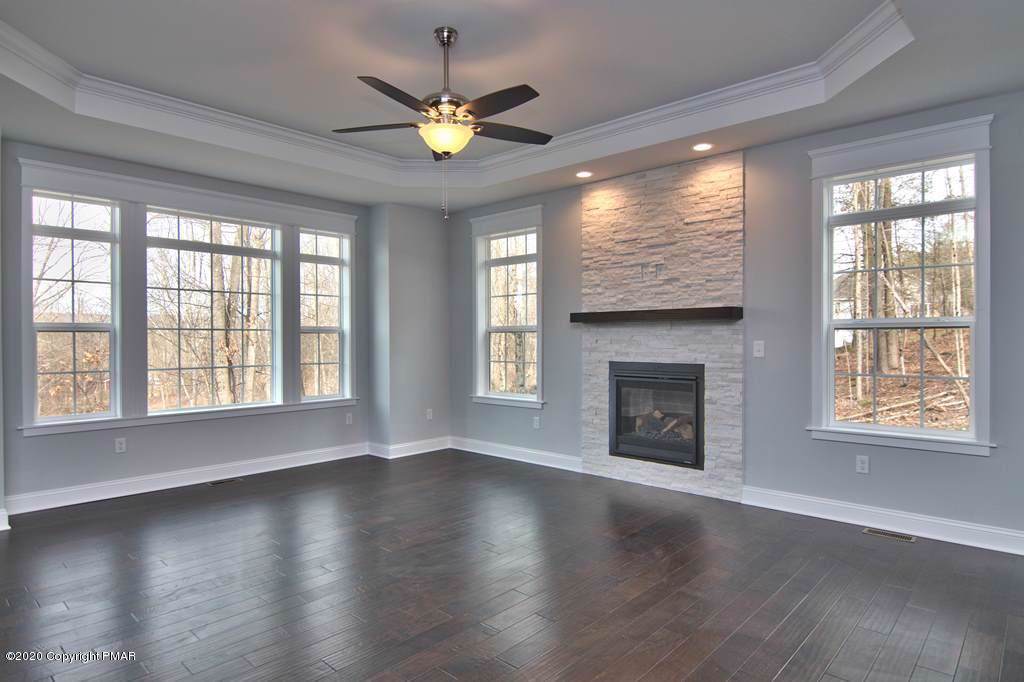 304 Reagan Dr - Photo 1