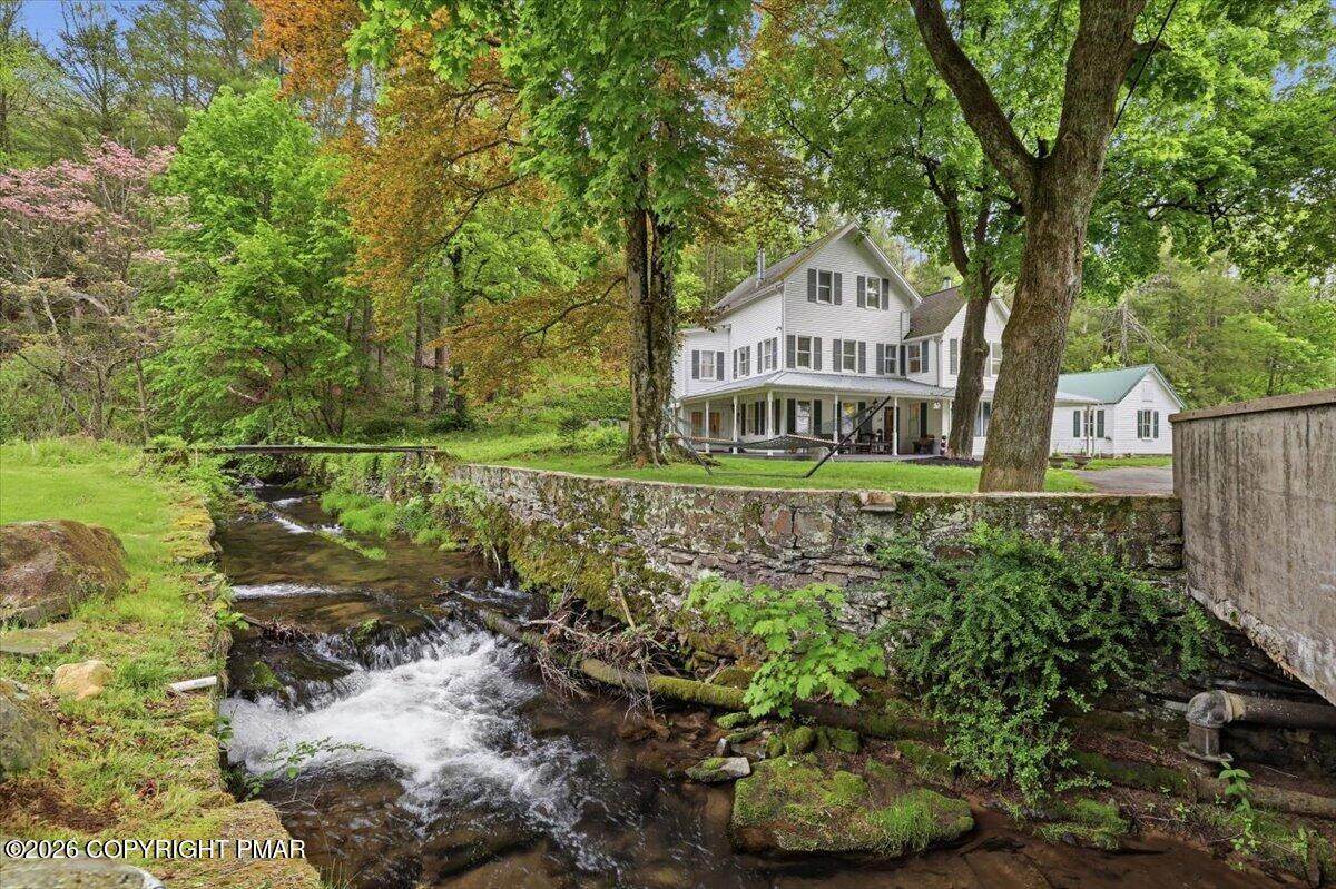 https://bt-photos.global.ssl.fastly.net/pocono/orig_boomver_4_PM-141338-2.jpg