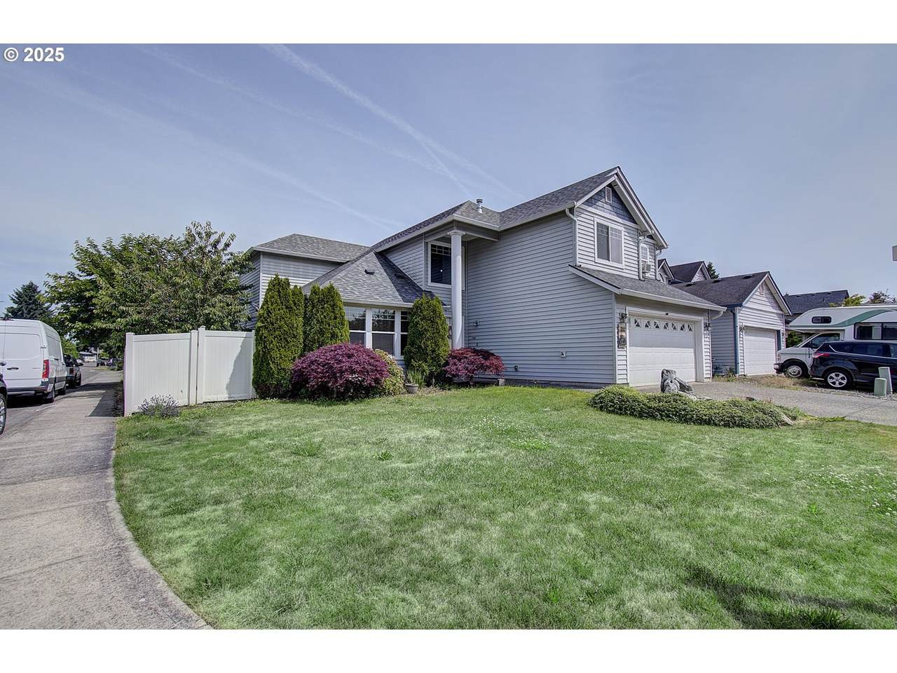 7211 90TH Ave - Photo 1