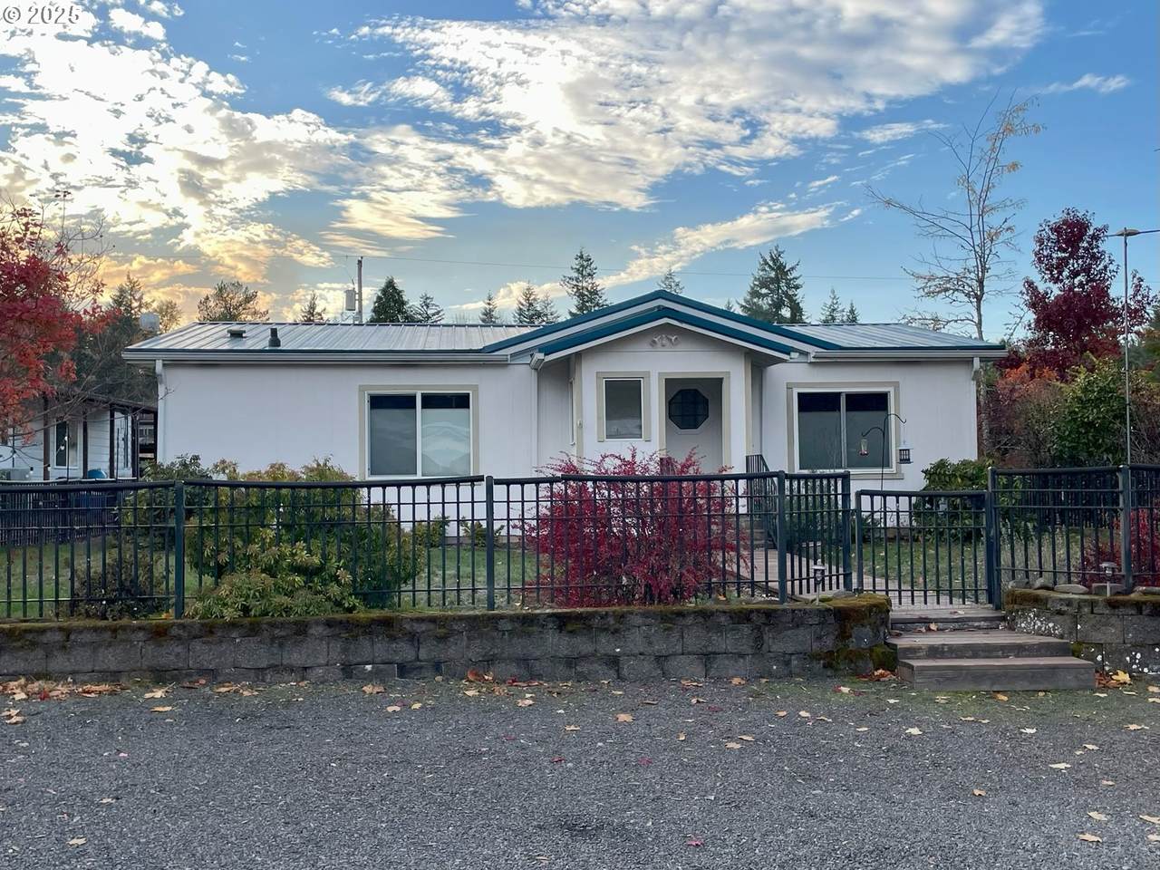 207 Jackson St - Photo 1