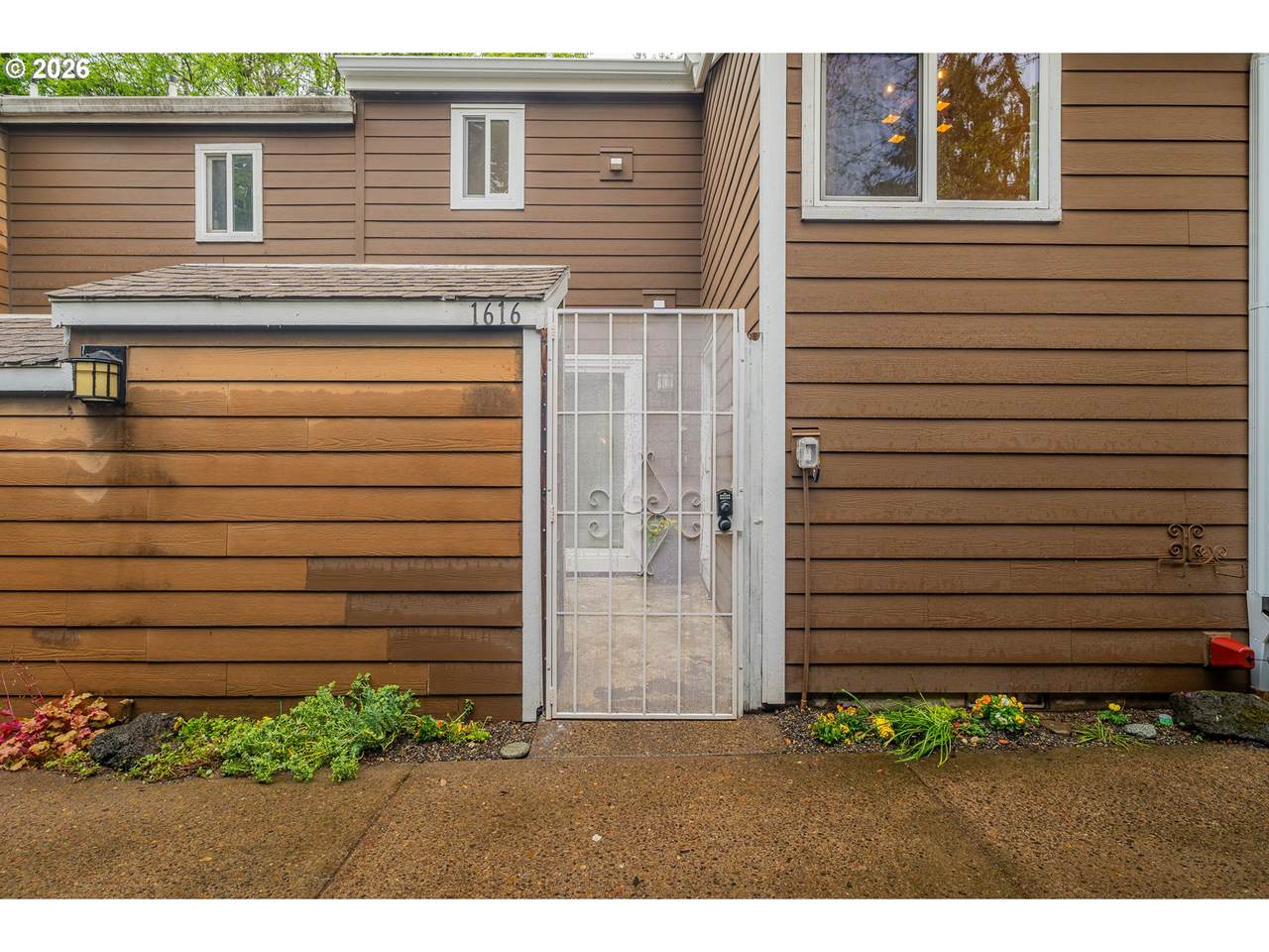 1616 Village Park Pl - Photo 1