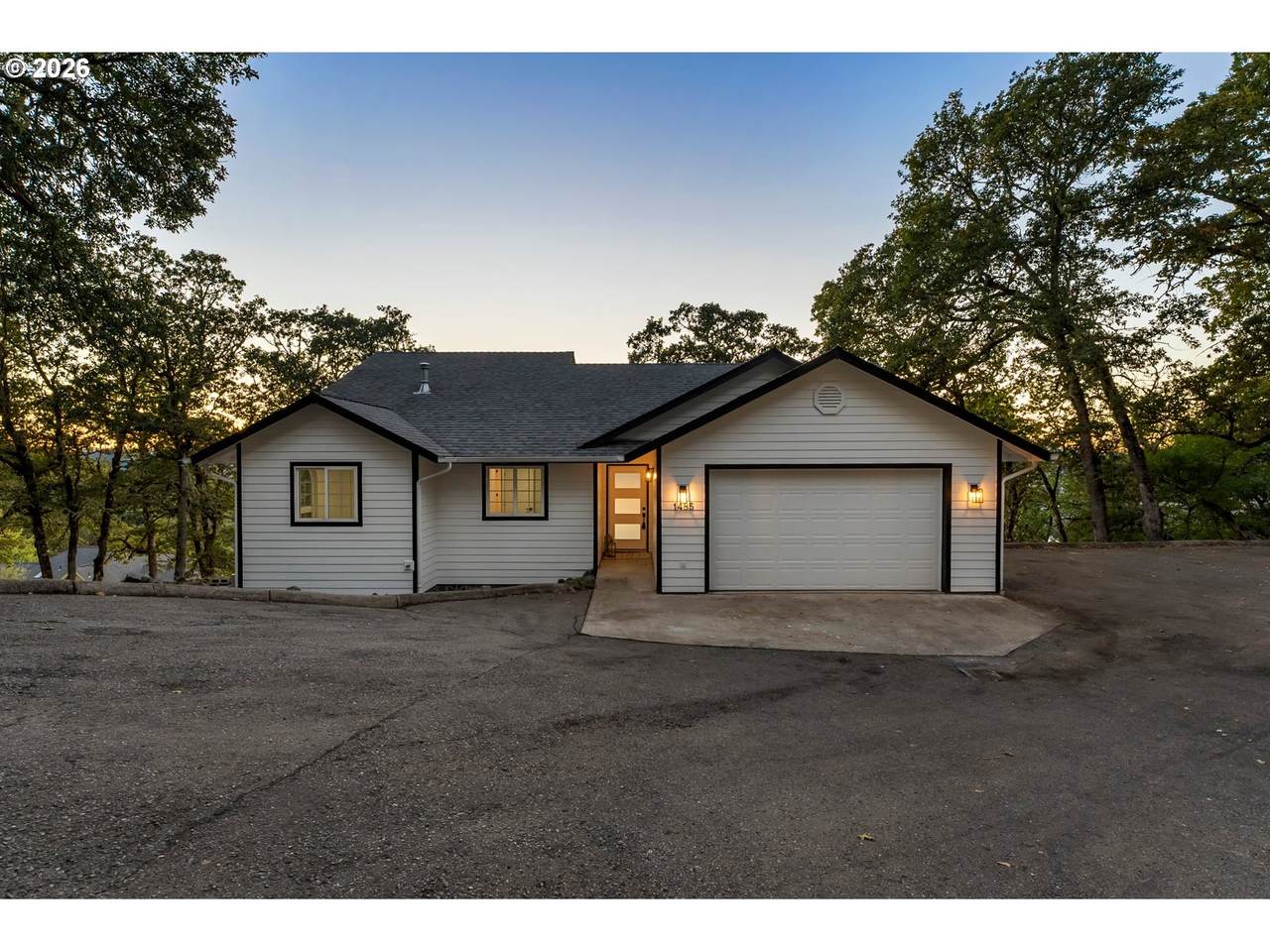 1485 Parkwood Dr - Photo 1