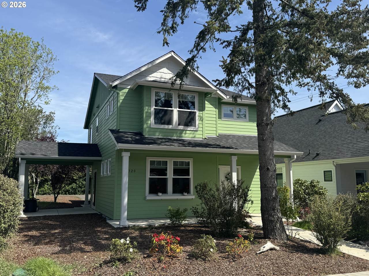 320 Oak St - Photo 1